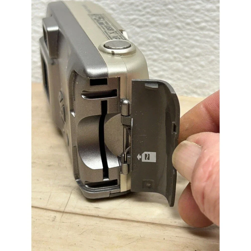 Olympus D-380 2002 Camedia Digital Camera 2.0 Megapixel